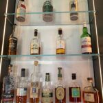 01.2 - wet bar stone & cristal shelves